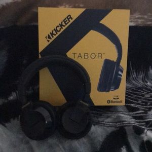 Kicker TABOR headphones Bluetooth wall charger